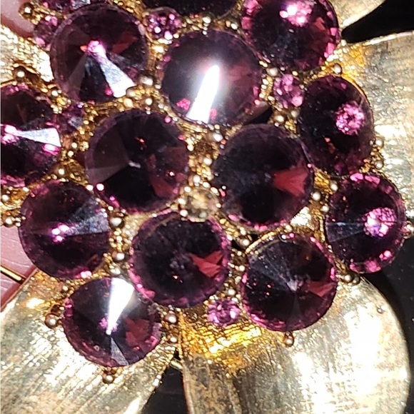 80s vintage Brooch /pendantGold tone Flower  With Purple Glass. Statement Piece - Picture 15 of 16